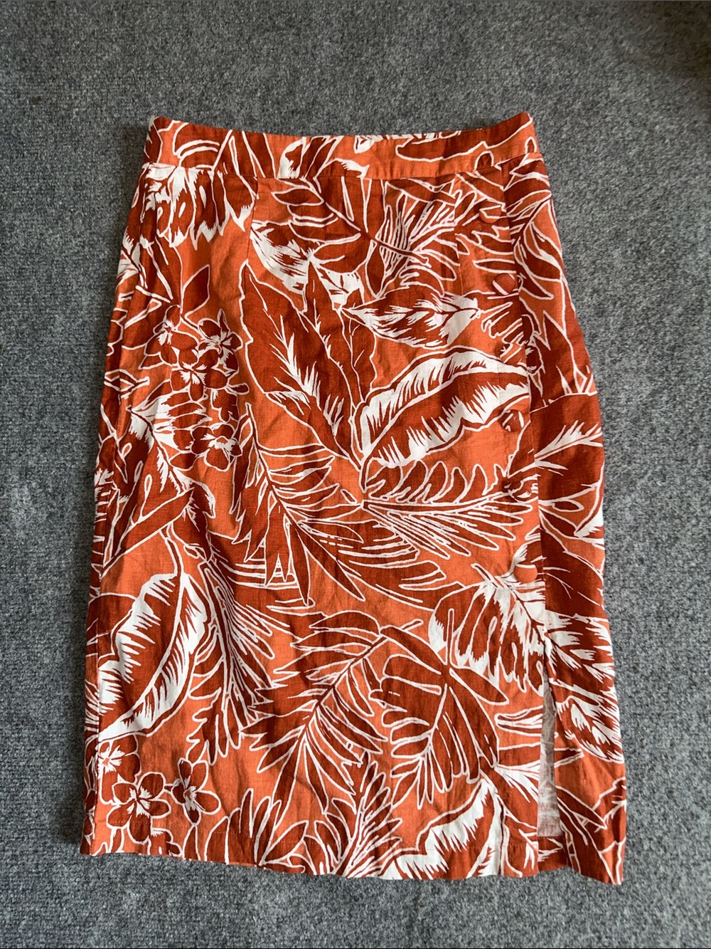Women’s Forever21 Contemporary Tropical Print Skirt in Rust and White linen flax